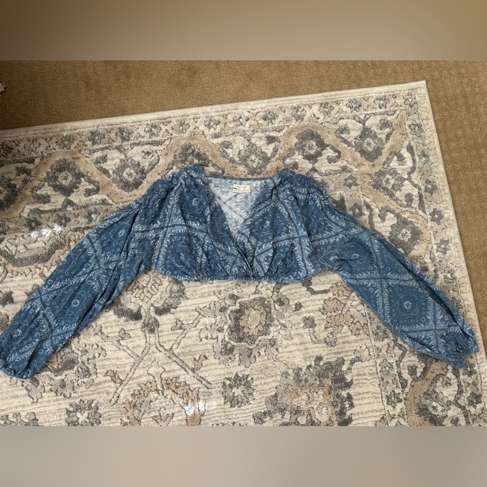 Blue Patterned Long Sleeve Crop Top